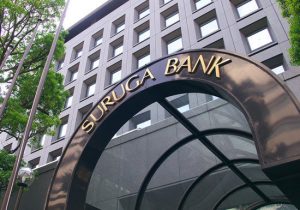 スルガ銀行 囁かれる横浜銀行陣営による 吸収 説