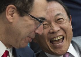 次官セクハラ、麻生財務相「ハメられた」発言が物議…「男尊女卑」「被害者を加害者に」