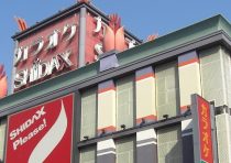 スーツ需要蒸発 支出額4割減 イオンが約1万円スーツ販売