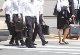 そのクールビズ、実はNG？半袖＋ジャケットが「あり得ない」理由、夏でもムレない靴の秘密