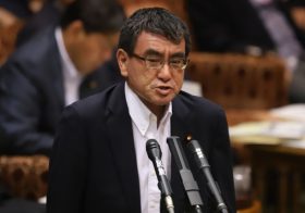 野党が外相に無理な審議出席要請→8千万円かけチャーター便を用意→野党の質問は2つのみ