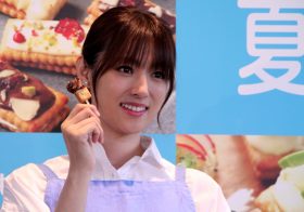 「アラフォー」深田恭子に驚嘆の声殺到…「20年間全盛期の化け物」「年重ね、かわいい」