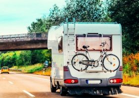 外国人観光客はキャンピングカーでこんなにも魅力的な日本旅行を満喫していた