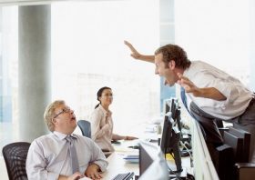 上司が働き方改革を頑なに拒む3つの理由…そんな上司が死ぬ間際に後悔すること