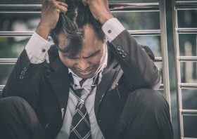 「絶対儲かる」に騙され、30年かけ貯めた1千万円が一瞬でゼロに…50代が狙われている