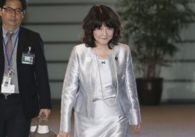 片山さつき大臣に集中砲火…口利き疑惑の税理士に通行証貸与、政治資金で自著大量購入か