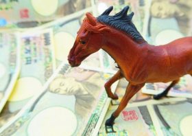 競馬で当たった儲け、いくら以上なら確定申告が必要？　ハズレ馬券保管で税金ゼロに？