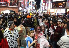 渋谷ハロウィン、一部暴徒化で犯罪多発、規制論も浮上…器物破損・痴漢・暴行続出