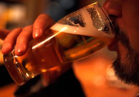 勝谷誠彦死去、劇症肝炎の恐怖…毎日多量飲酒で肝硬変になる確率は50％に上昇