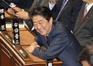 弁護士 余剰 加速 半数が年所得400万円以下 現行司法試験組は 豚バッジ とバカにされ