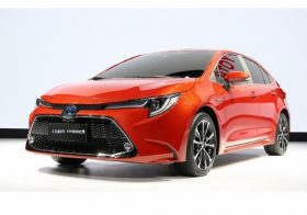 トヨタ“プリウス人気”終焉の可能性も…「新型カローラ」が3代目ユーザーの受け皿に？