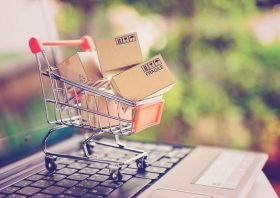 過剰消費は時代遅れ…世間とズレてる“消費の一人芝居”