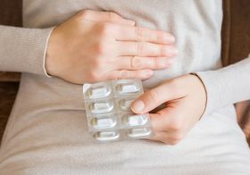 市販薬の胃薬、個人の判断で服用は危険…かえって治療の妨げ、副作用で苦しむ可能性も