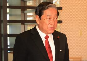 赤松衆院副議長、地元有権者の女性にヴィトン品をプレゼントの疑惑…違法性を問う声も