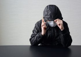 孫はこうして「アポ電」の“加害者”になった…特殊詐欺の手口はここまで巧妙に！