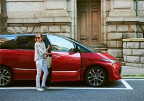 車メーカーが 踏み間違えしやすい 危険な構造を放置する理由 近すぎる