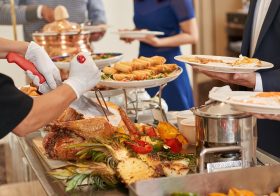 ランチビュッフェで客は“元が取れない”カラクリ…「元を取りたい」が大きな損を生む