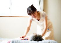 介護心中、続出で社会問題化…老人ホーム不足や高額料金で入所困難、「家族介護」幻想の罠