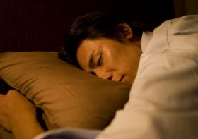 睡眠中の「歯ぎしり」はトンデモなく危険…体にさまざまな不調、意外な原因とは？