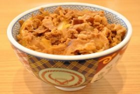 吉野家、なぜ暗算で会計する店舗が？本部は見つけるたびに指導？吉野家さんに聞いてみた