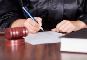 冤罪を免れるのは困難、中身を見ず和解を強要…裁判所の病理を元裁判官が告発