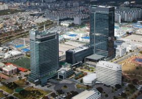 迷走するアップルとサムスン、なぜ成長に懸念高まる？　カリスマ経営者の不在が要因か