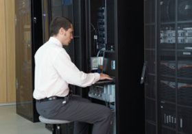 IT技術者が足りない？需要増大、大型開発案件山積…新3Kの業界イメージで志望者減も