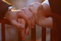 テレ東「低予算でも好調」のまやかし 下請けを異常な低賃金で酷使、社員は高給取り