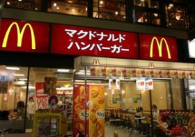 マック、異物混入頻発でも満席の謎…なぜ“あえて”食べる？客に突撃取材してみた