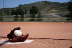プロ野球選手の悲惨な引退後　仕事は少なく、だまされる人続出、自ら犯罪に走るケースも