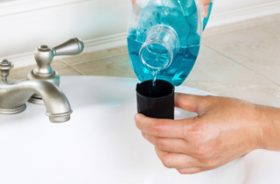 マウスウォッシュは危険で無意味？がん、内臓障害、防御機能低下の恐れも