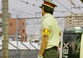 JR新小岩駅でなぜか人身事故多発…駅内に自殺相談の電話番号？ホームドア設置は未定