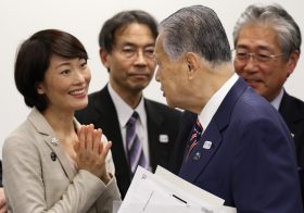 来年の東京都知事選、早くも事実上始まる…丸川珠代氏が有力視、蓮舫氏が対抗馬か