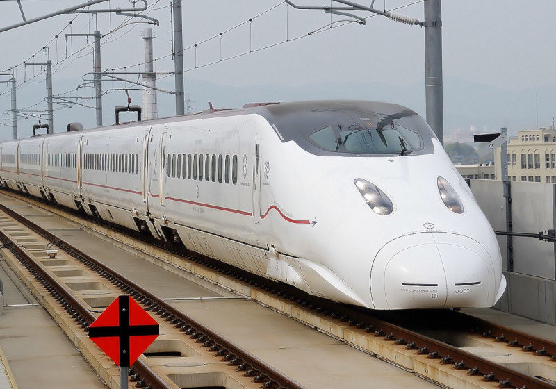 九州新幹線800系（「Wikipedia」より）