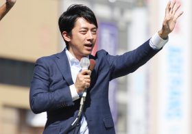 安倍首相、“育休宣言”の小泉進次郎を環境相起用の意図めぐり物議醸す