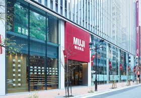 “勝ち組”無印良品、不振が深刻化で値下げ連発…良質な「100均」台頭で揺らぐ存在意義