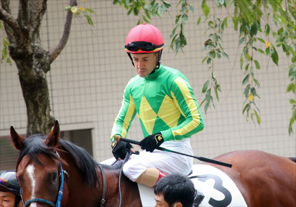 Jra C ルメール函館初日 0勝 もはや定番 歴史的名牝シーザリオの仔で1番人気もブービー13着大敗で 40万馬券 演出 Gj