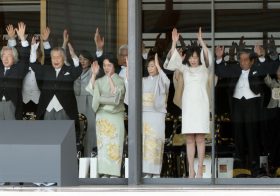 安倍首相夫人、即位の儀式での非常識なドレスは“日本の恥”…周囲の忠告を聞かない人