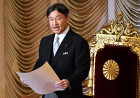 即位礼正殿の儀、安倍首相の「天皇陛下、万歳」が物議…政教分離と国民主権の問題が浮上