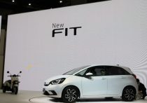 カワサキの正しい唯我独尊…EV化に目もくれず4気筒エンジン“バケモノ的”バイク投入