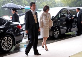 昭恵夫人、即位の礼で髪型も非礼＆バッグ開いたままで“日本の恥”…周囲の助言を聞かず