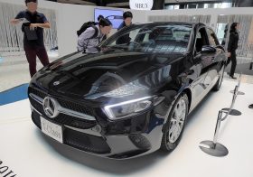 ベンツ、庶民でも買える「Aクラス」が“売れている”…コンパクトカーが業界の話題に