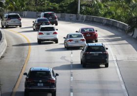 あおり運転から“自衛”するためのNG行為リスト…追い越し車線でトロトロ、チカチカ運転