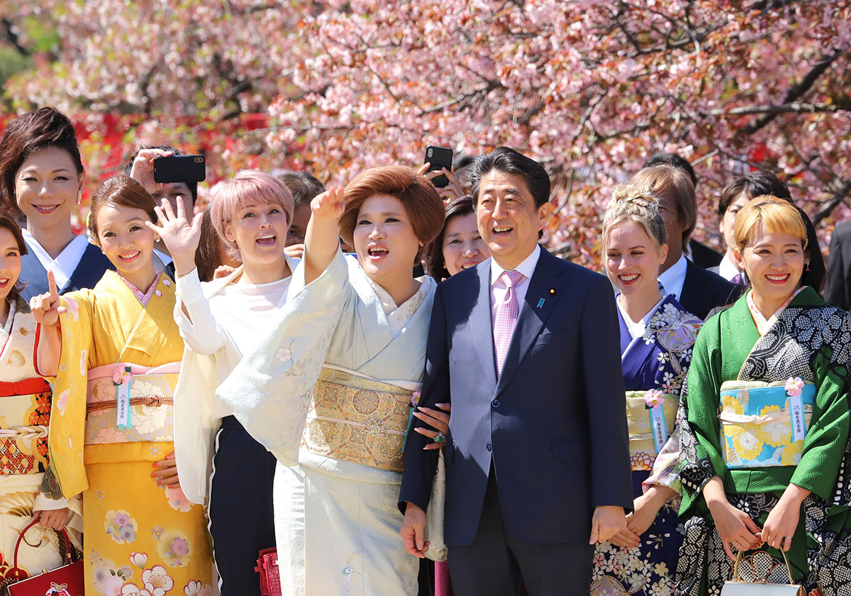 安倍首相、税金5千万円投入「桜を見る会」を支持基盤強化に利用…投資