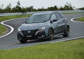 日産、ついに4WD型「リーフ」投入…「GT-R」を凌駕するトルクで“走りの最高峰”到達