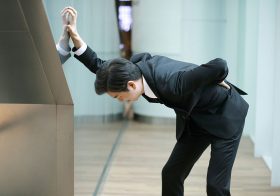 腰痛、お尻をテニスボールでマッサージすると解消される？