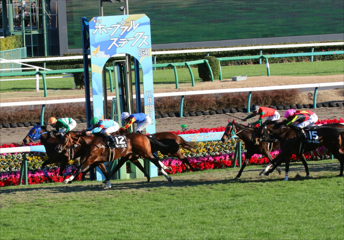 Jraホープフルs G1 幻の3冠馬アグネスタキオンが実力を見せつけた 伝説級 の名勝負 Gj