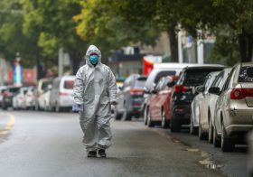 武漢イオンはマスク禁止？営業継続＆“希望者”残留に社員から疑問の声…「弱音が吐けない社風」が裏目か