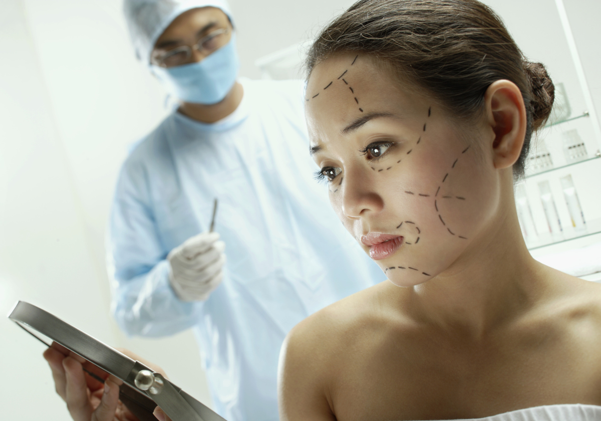 日本人女性が殺到、韓国・美容整形で失敗する人続出…顔や鼻が崩れる、プロテーゼ露出の画像1