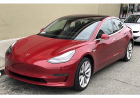 販売員がいない米テスラの車をネットでポチッと買ってみた…数年間一切連絡なく、ある日突然連絡が…